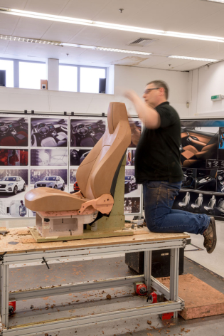 2017111307_JaguarEPace