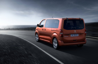 Peugeot_Traveller_2