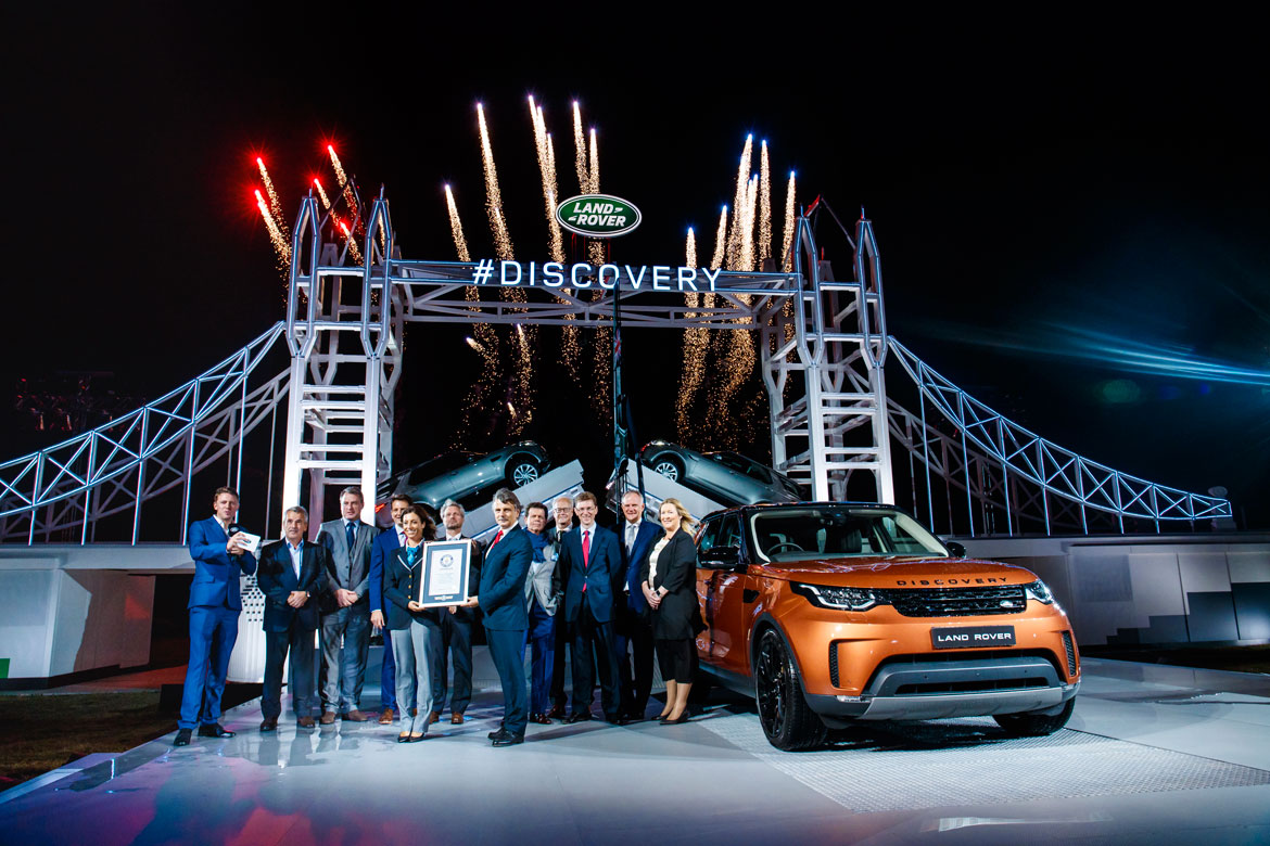 Aniversário da Land Rover celebrado nas alturas - Creative News